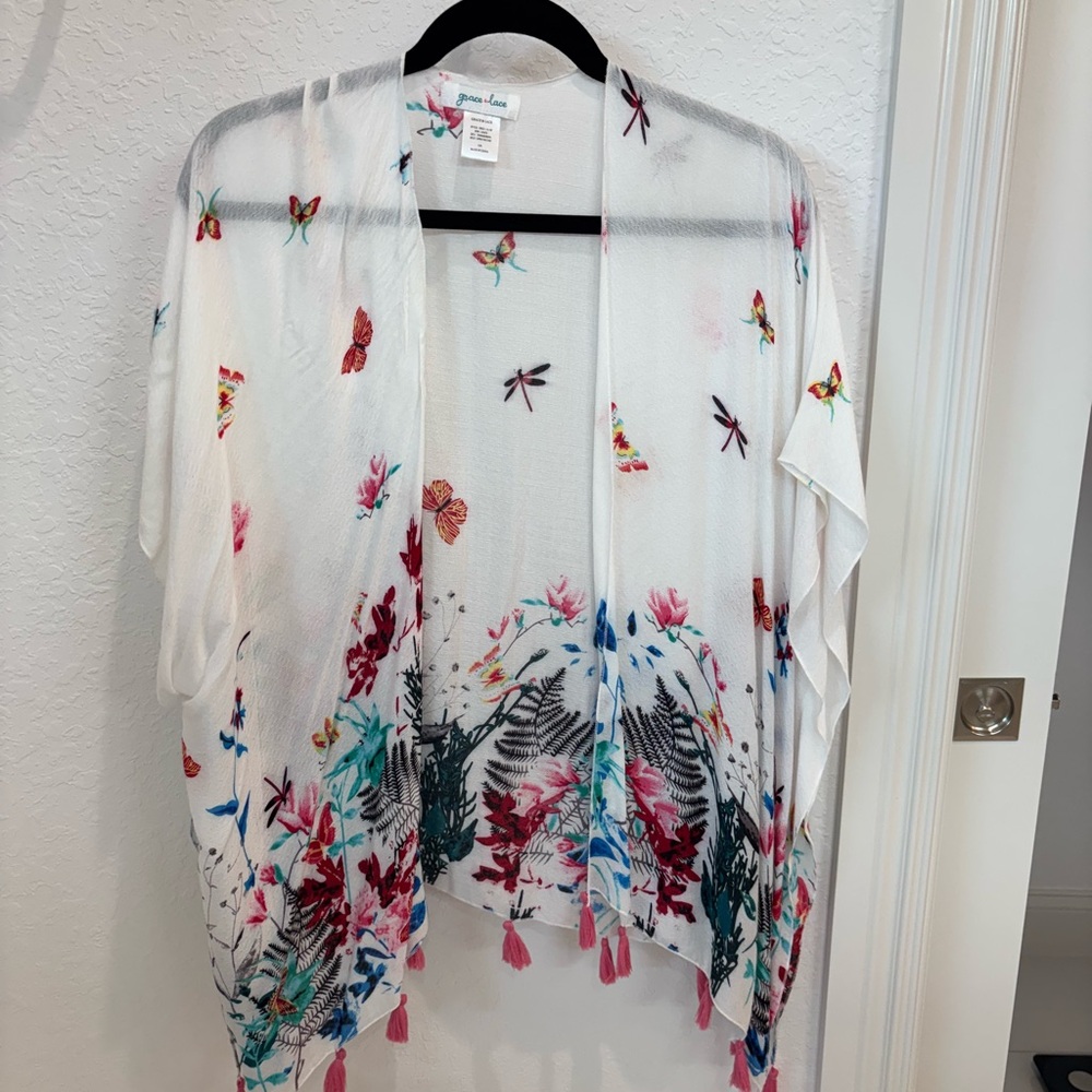 Grace & Lace White and Red Floral Kimono